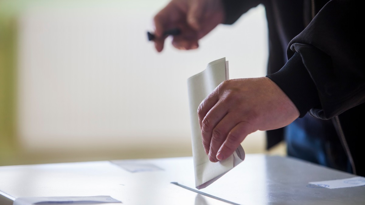 Preferencje polityczne kobiet i mężczyzn znacznie się różnią. Ci drudzy mają zdecydowanie poglądy prawicowe. Gdyby w wyborach brały udział wyłącznie przedstawicielki płci pięknej, PiS straciłoby władzę - tak wynika z sondażu Kantar Millward Brown dla "Wysokich Obcasów".