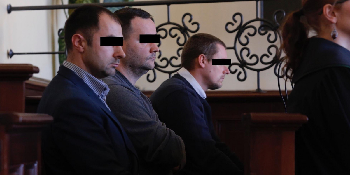 Jacek D. (38 l.), Piotr R . (35 l.) i Robert M. (34 l.) na ławie oskarżonych