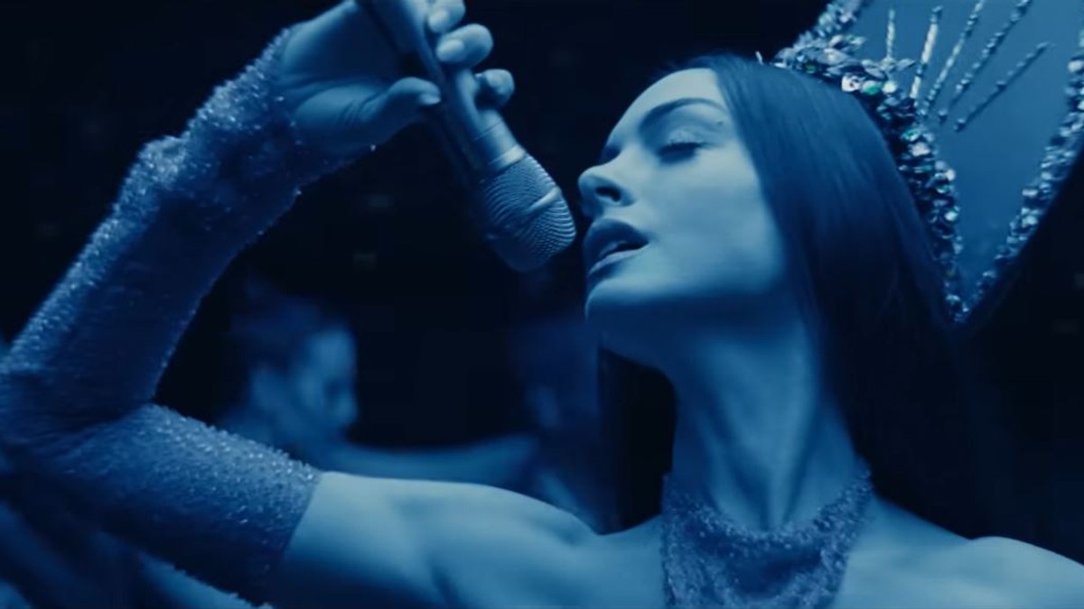 En Hatavej kao zavodljiva pop zvezda u novom filmu: Trejler za psihološki triler 