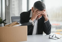 Co oznacza zwolnienie pracownika po 50. roku życia?