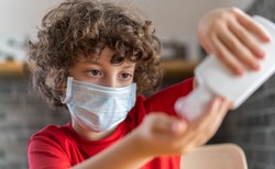 Zakaz wychodzenia dzieci z domu. "Nie mogą być więźniami głupoty polityków PiS"