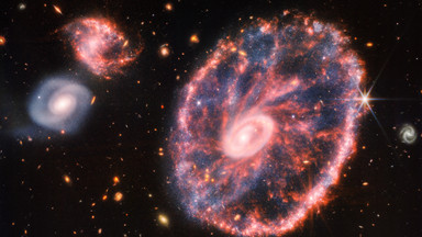 Niezwykłe zdjęcia z teleskopu Webba. Ta galaktyka zawdzięcza kształt ogromnemu zderzeniu