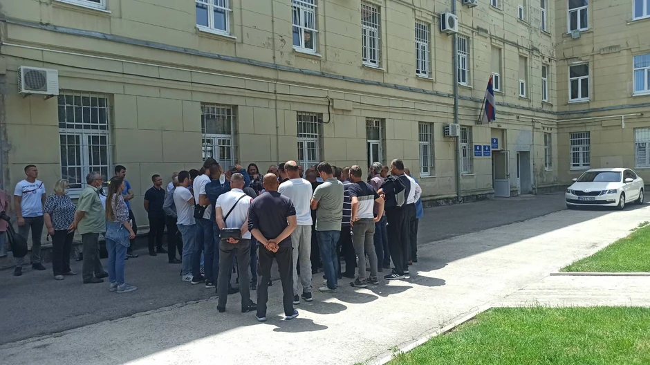 Okupljanje SDS u Trebinju dok je Vukanović u pritvoru 