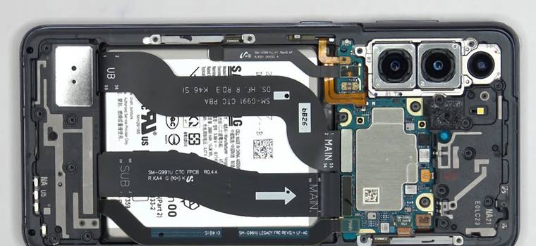 Samsung Galaxy S21 rozłożony na części. Smartfon powinien być prosty w naprawie