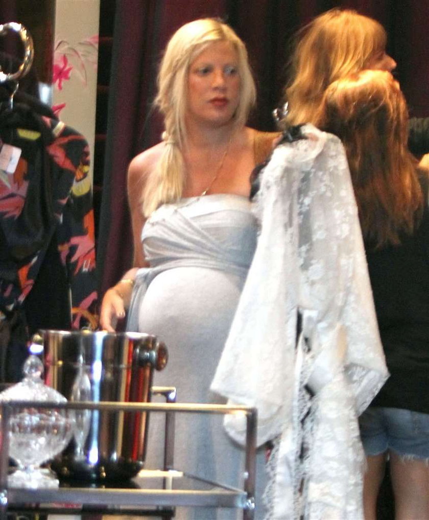 Tori Spelling zachwyca w ciąży