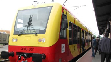 Szynobus przejechał nad leżącym na torach bezdomnym