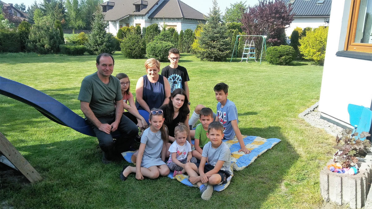 Chyba żadna kobieta nie ma tak pięknego Dnia Matki jak ja. O poranku dziesiątka moich dzieci z laurkami w rękach schodzi rzędem po schodach i chóralnie śpiewają mi "Sto lat" – mówi Katarzyna Czochara, żona i mama dziesięciorga dzieci.