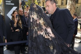 "HOROR FOTKA" Madonino lice izbliza uživo je PLAČ MAJKE BOŽIJE: Slavna pevačica želi da sa 66 BUDE DEVOJKA i rezultati su poražavajući, evo šta je uradila od sebe