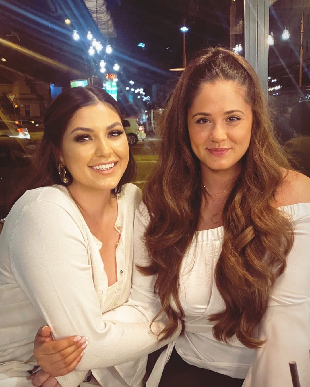 Kristy a Celeste sú dobré kamarátky. 