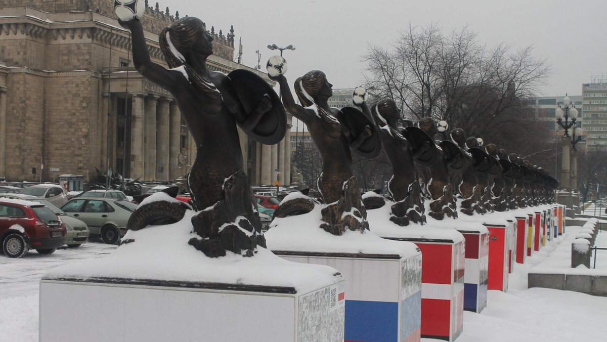 Już wiadomo, co się stanie z syrenkami narodowymi z Euro 2012, stojącymi obecnie przed Pałacem Kultury i Nauki. Miasto przekaże je dla Wielkiej Orkiestry Świątecznej Pomocy i prawdopodobnie pójdą na licytację.