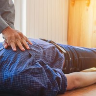 Orrvérzés elállítása, újraélesztés, kullancskiszedés: így kell helyesen csinálni