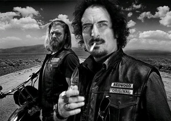 "Sons of Anarchy" - piwo, tatuaże i niechlujny styl bycia