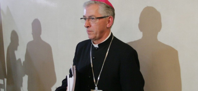 Abp Skworc: Ofensywa chamstwa trwa nadal
