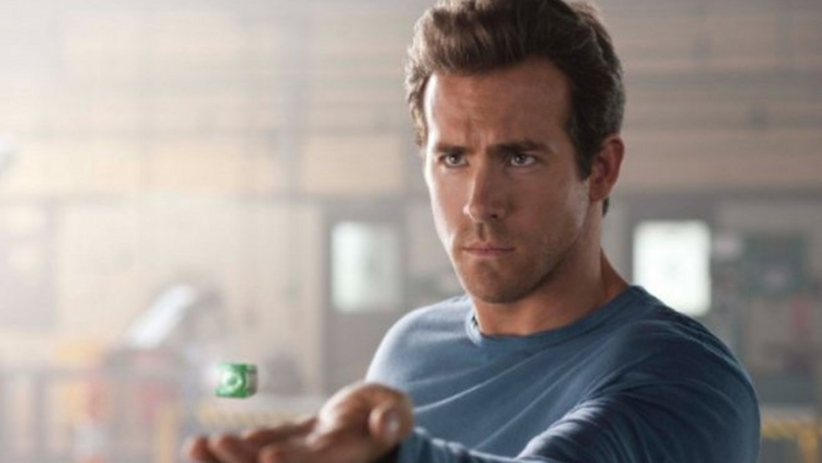 Trwa skomasowana kampania promocyjna "Green Lantern" z Ryanem Reynoldsem w roli głównej. Wytwórnia Warner Bros. przedstawiła właśnie trzy nowe zdjęcia tytułowego herosa, na których prezentuje swoje zielone superwdzianko podrasowane przez speców animacji CGI.