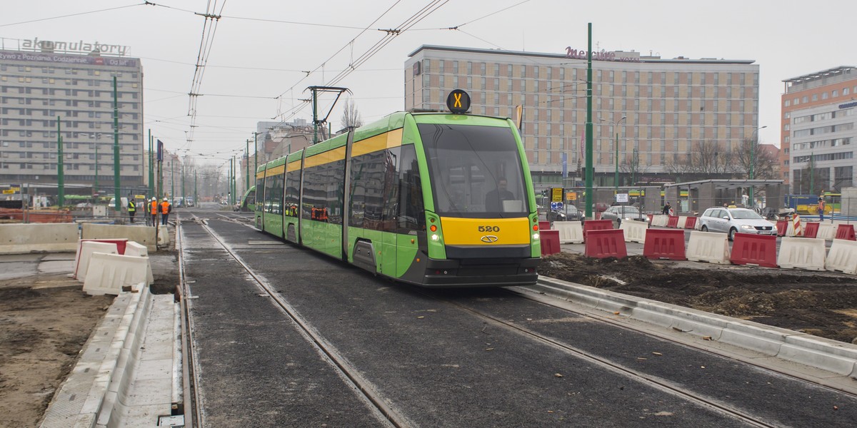 Tramwaje wróciły na most Uniwersytecki. Zmieniono organizację ruchu przy rondzie Kaponiera