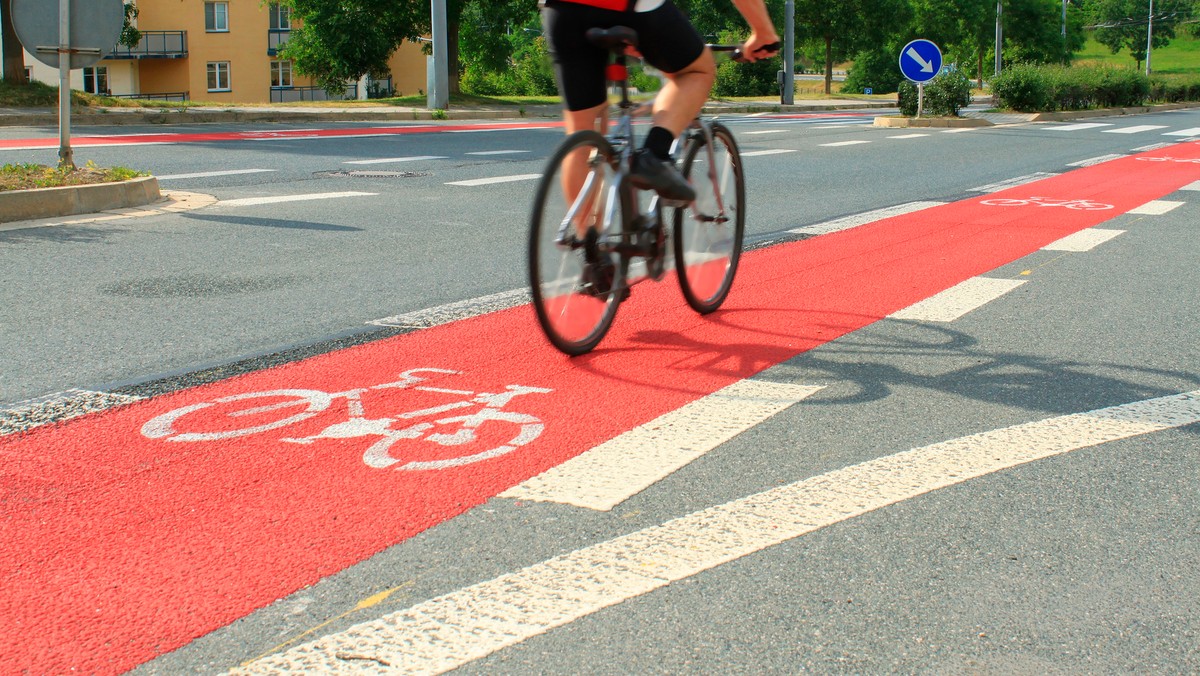 Operatora jednego z największych systemów rowerów miejskich w woj. śląskim wyłonił samorząd Chorzowa. Miasto chce, aby pierwsze 15 stacji ze 150 rowerami działało do jesieni br., ostatnie z 46 zaplanowanych stacji mają zostać uruchomione w marcu 2019 r.