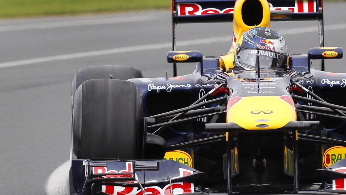 Mark Webber (Red Bull) był najszybszy podczas pierwszego treningu przed otwierającą sezon Formuły 1, niedzielną Grand Prix Australii na torze Albert Park w Melbourne. Słabo pojechali kierowcy Lotus Renault GP - Witalij Pietrow i Nick Heidfeld - uzyskując odpowiednio 10. i 12. rezultat treningu.