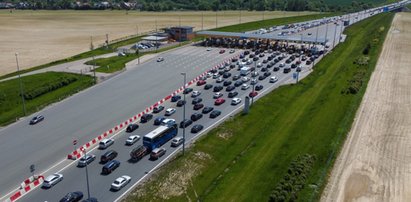 Polacy wracają z długiego weekendu. Na drogach czeka ich ciężka przeprawa. ZDJĘCIA