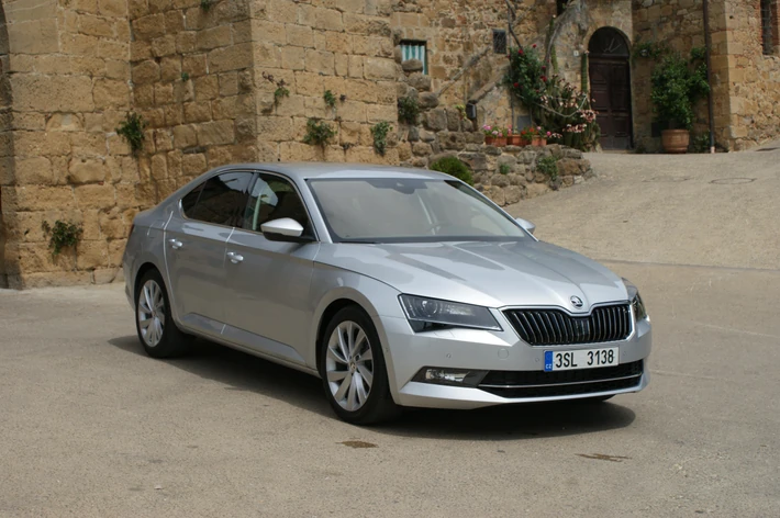 Nowa Skoda Superb