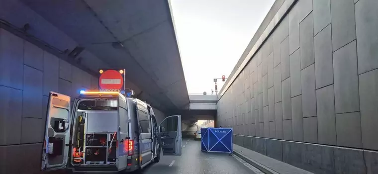 Łódź: pieszy, który spadł do tunelu, zginął pod kołami taksówki