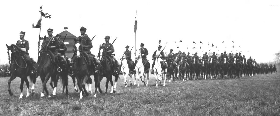 Święto 15 Pułk Ułanów w Poznaniu – defilada oddziału kawalerii z lancami w 1937 r. 