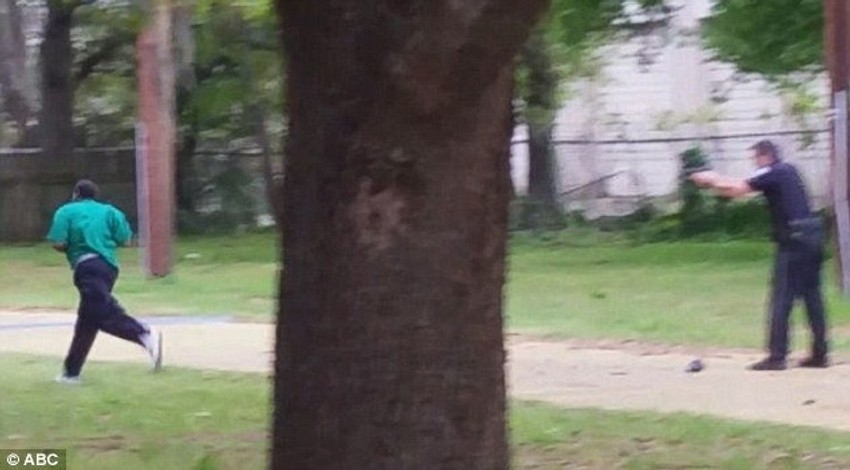 Sleger upucava Skota dok ovaj pokušava da pobegne