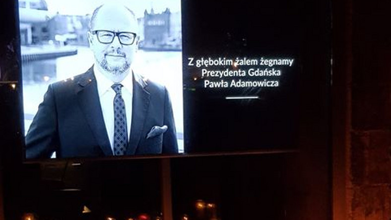 Paweł Adamowicz nie żyje. Milczący protest w Gdańsku