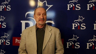 macierewicz pis korona