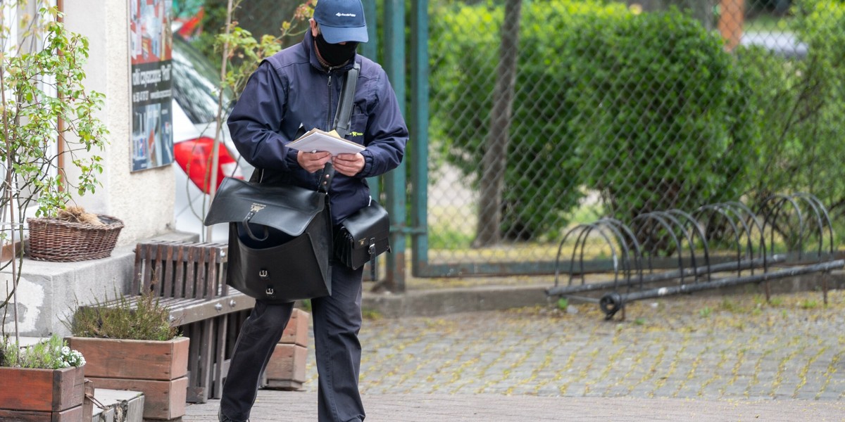 Takiej sytuacji w Poczcie Polskiej (PP) pod rządami PiS jeszcze nie było – Solidarność i OPZZ oraz 22 inne związki zawodowe porozumiały się i wspólnie wytaczają działa przeciwko zarządowi spółki - pisze "Rz".