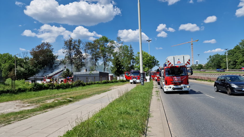 Pożar w budynku pofabrycznym przy Jana Pawła w Łodzi