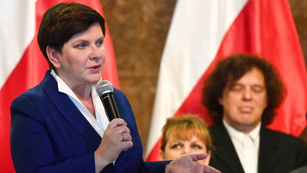 "My Polacy nie mamy niczego droższego niż nasze rodziny" - napisała na Twitterze wicepremier Beata Szydło, odnosząc się do niedzielnych Marszy dla Życia i Rodziny. "W rodzinach przetrwała Polska w czasach zniewolenia, codzienność i przyszłość to siła naszych rodzin" - dodała.