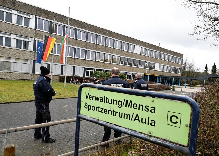 Nemačka policija ispred škole ubijene devojčice 