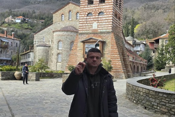 VERENIK JOVANE JEREMIĆ OTIŠAO NA SVETU GORU Tigar obišao manastir Hilandar, oko njega nestvarno lep krajolik
