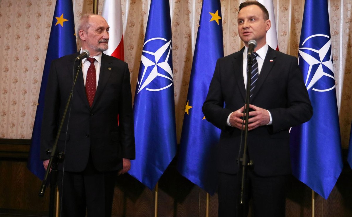 Na ile pism od prezydenta Dudy nie odpowiedział Antoni Macierewicz? Szef BBN ujawnia szczegóły