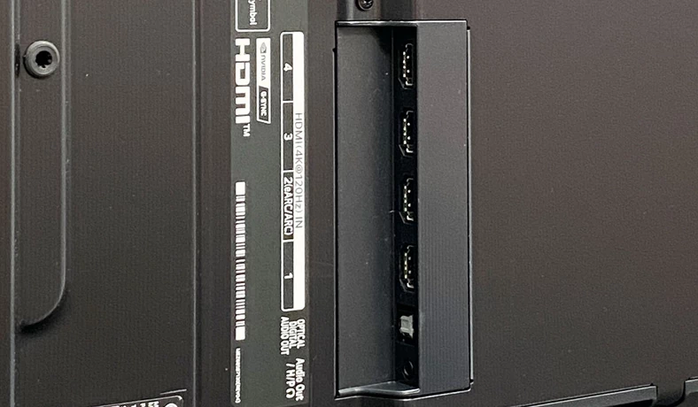 Wszystkie cztery gniazda HDMI przesyłają wideo 4K do 120 Hz (HDMI 2.1)