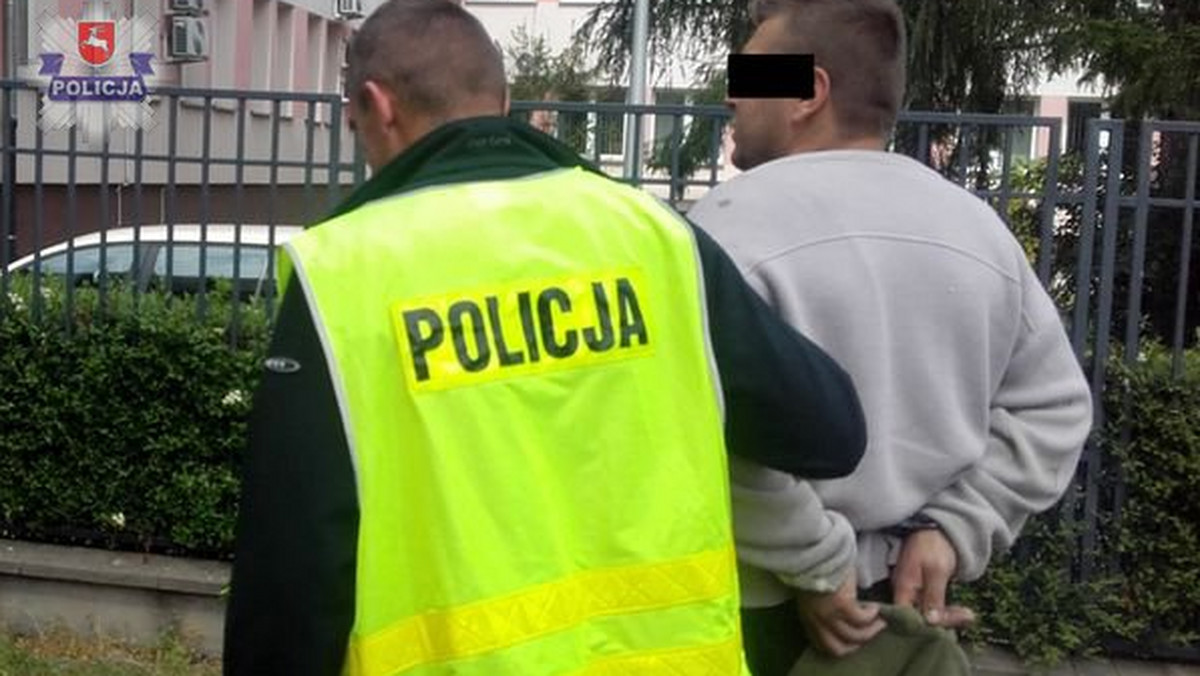 Policja zatrzymała trzech mężczyzn, którzy porwali 29-letnią kobietę, zmuszali ją do innych czynności seksualnych i żądali okupu. Sprawcy zostali aresztowani na okres trzech miesięcy. Grozi im do 12 lat więzienia.