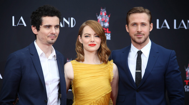 Damien Chazelle filmrendező (balra), Emma Stona (középen) és Ryan Gosling musicalje 14 jelölést kapott / Fotó: MTI
