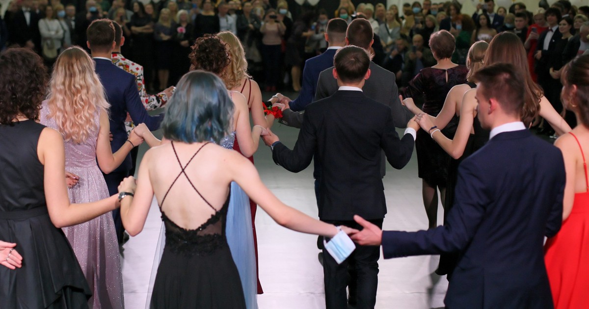 Nie tego rodzice spodziewali się po studniówce. Tyle kosztuje "talerzyk"