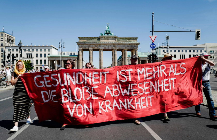 Koronawirus w Niemczech: protesty przeciwko restrykcjom