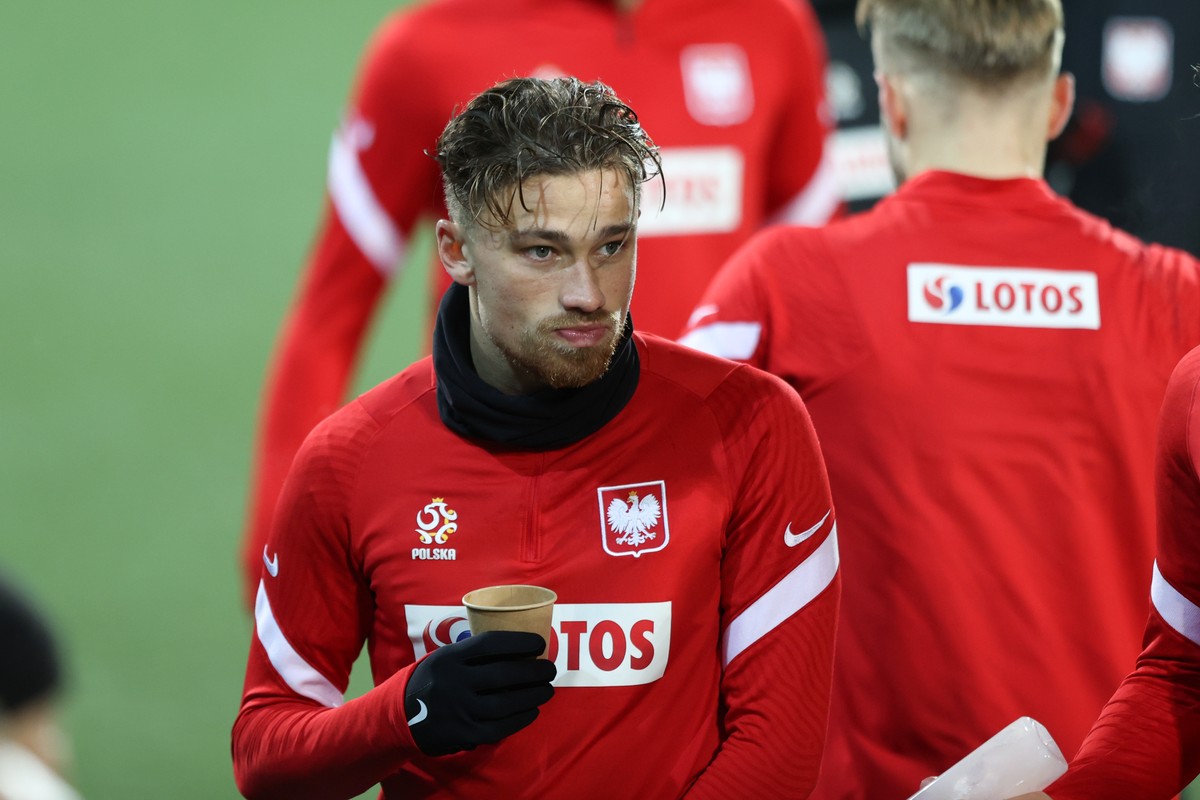 Matty Cash na treningu reprezentacji Polski przed meczem el. MŚ 2022 z Andorą