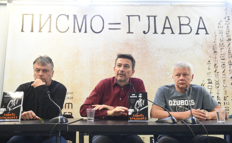 Knjiga "Između krajnosti"