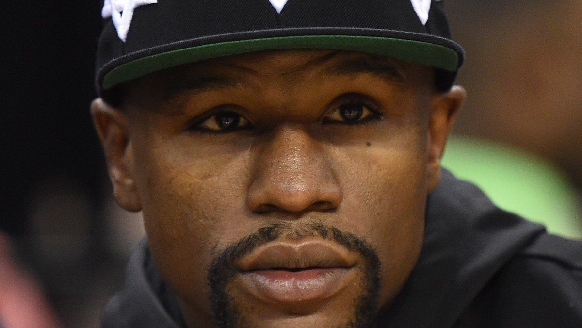 Floyd Mayweather Jr, jeden z najbogatszych sportowców na świecie, amerykański bokser, na swoim profilu na Instagramie pochwalił się nowym samochodem. Mowa o Ferrari Enzo, które warte jest ok. miliona dolarów.