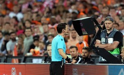 Rewolucja w sędziowaniu. Arbitrzy będą wyjaśniać kibicom decyzje VAR