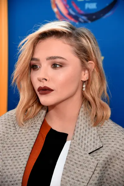 Brązowa szminka / Chloë Moretz / Foto Kevin Mazur GettyImages