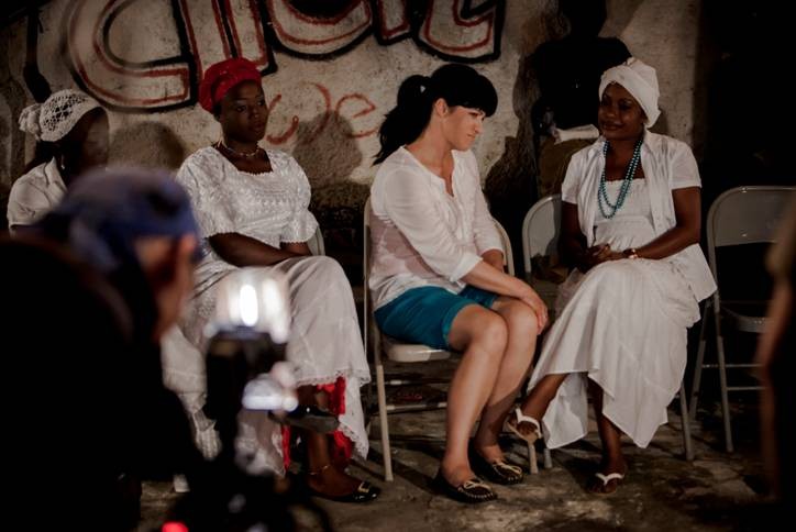 Ewa Drzyzga w czasie ceremonii Voodoo