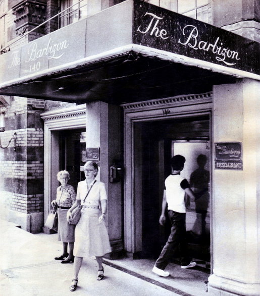 Wejście do hotelu Barbizon, 1980 r.