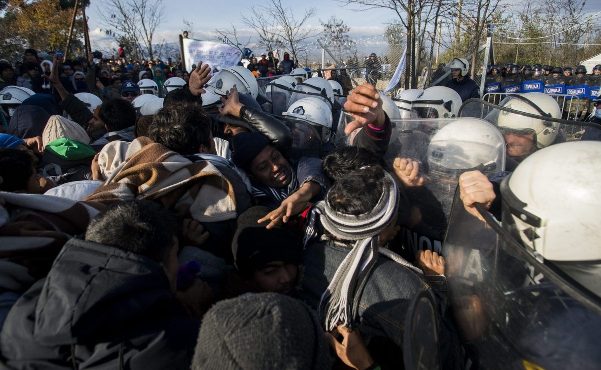 Starcia imigrantów z policją na granicy macedońsko-greckiej