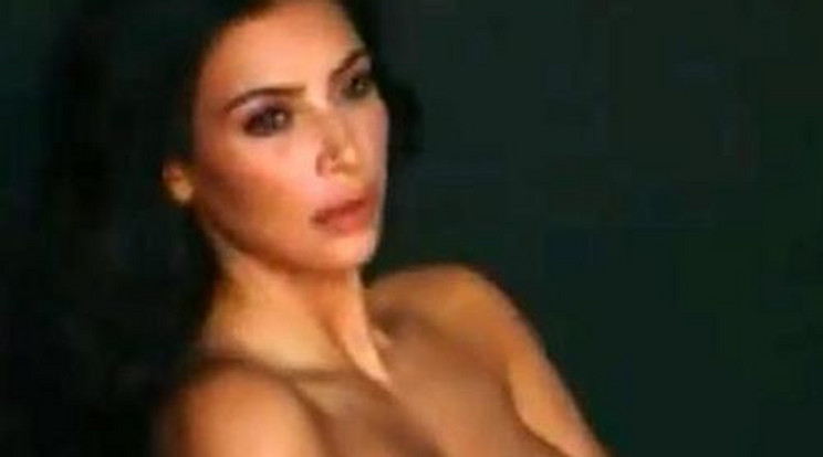 Kim Kardashian meztelenre vetkőzött - videó!
