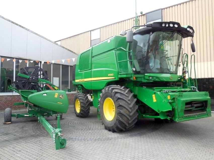 kombajn-John-Deere-W540