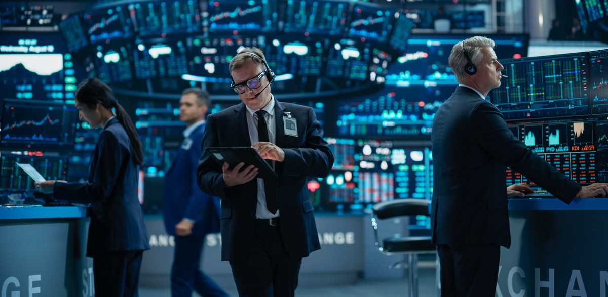 Bezpiecznie i agresywnie. Portfele 50/50 ze spółek dywidendowych i wzrostowych akcji AI [INWESTOWANIE]